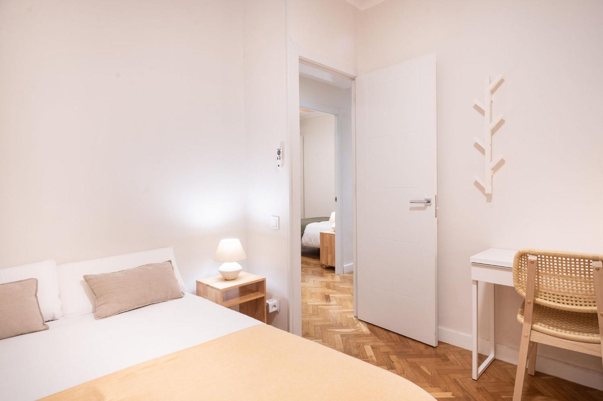 Warmth And Comfort In The Sought-after Eixample *