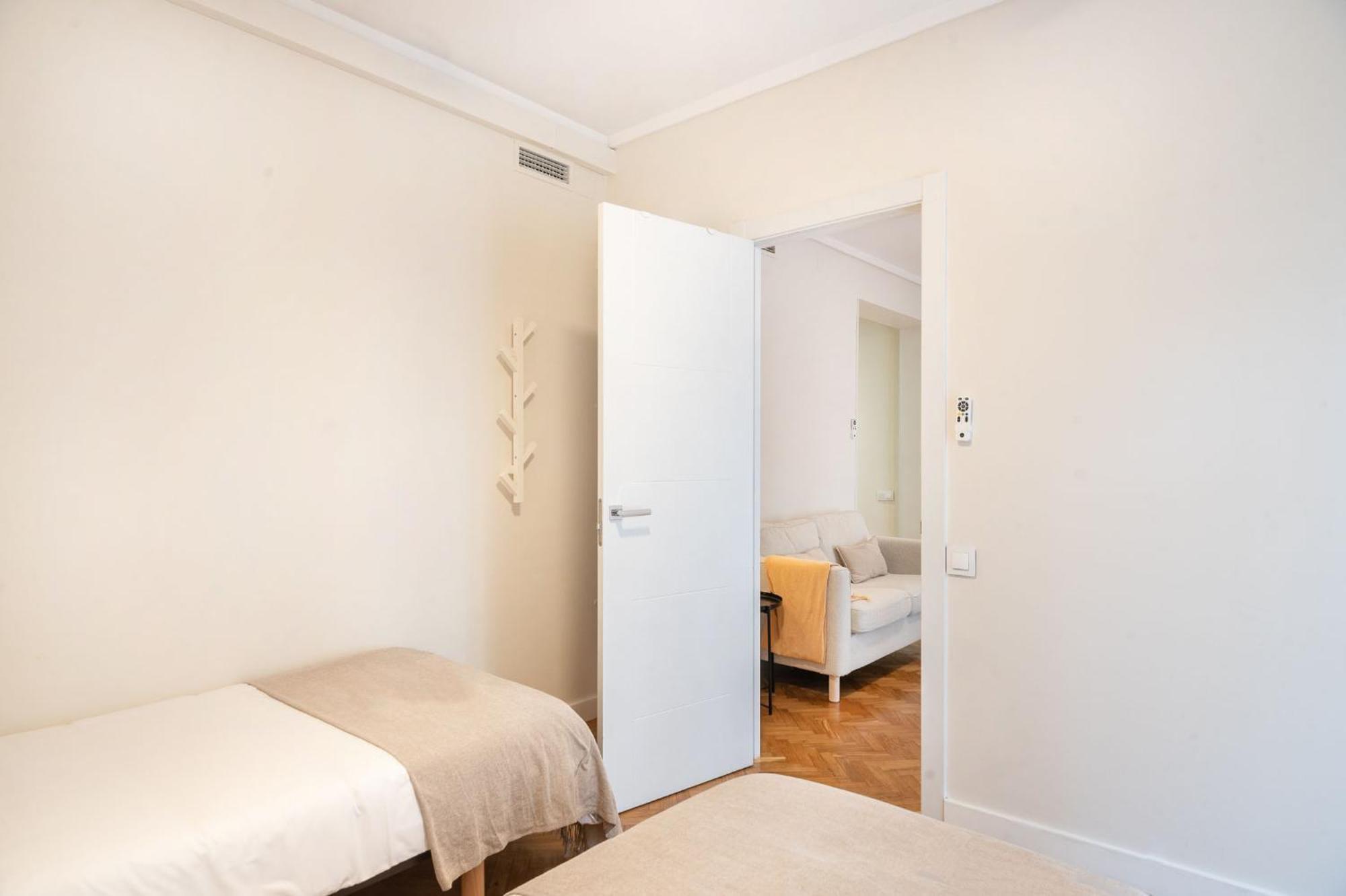 Warmth And Comfort In The Sought-after Eixample