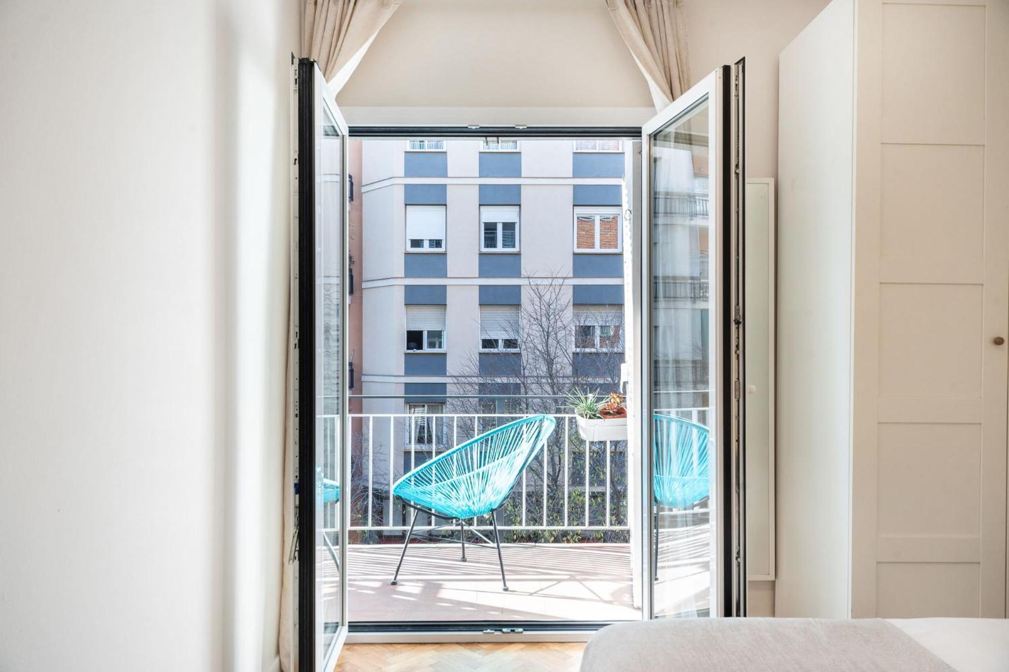 Warmth And Comfort In The Sought-after Eixample Barcelone