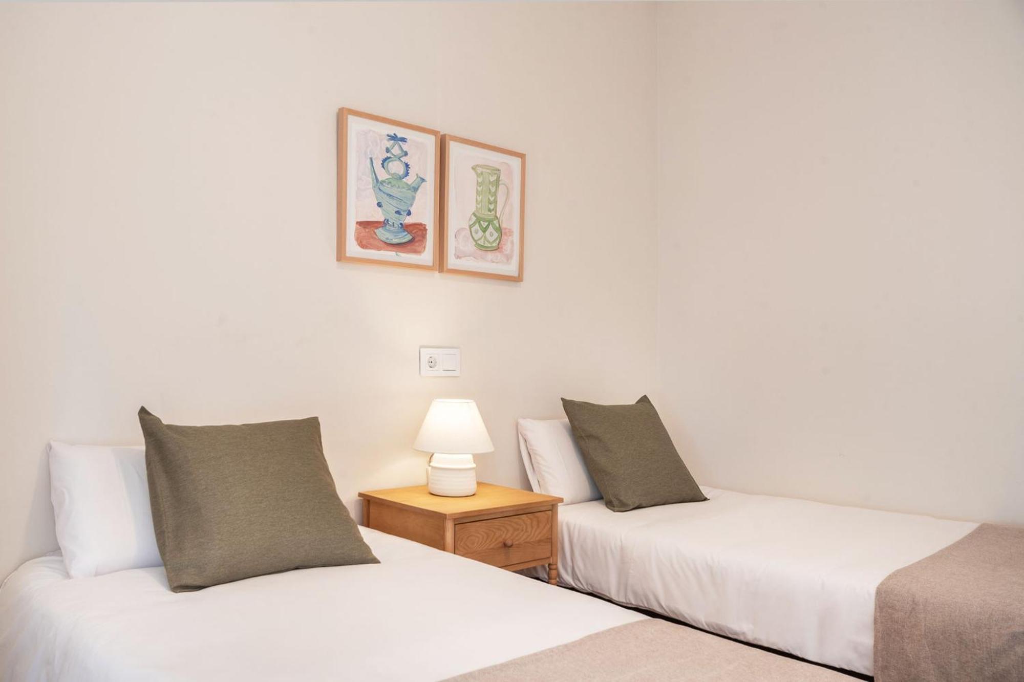 Warmth And Comfort In The Sought-after Eixample Appartement