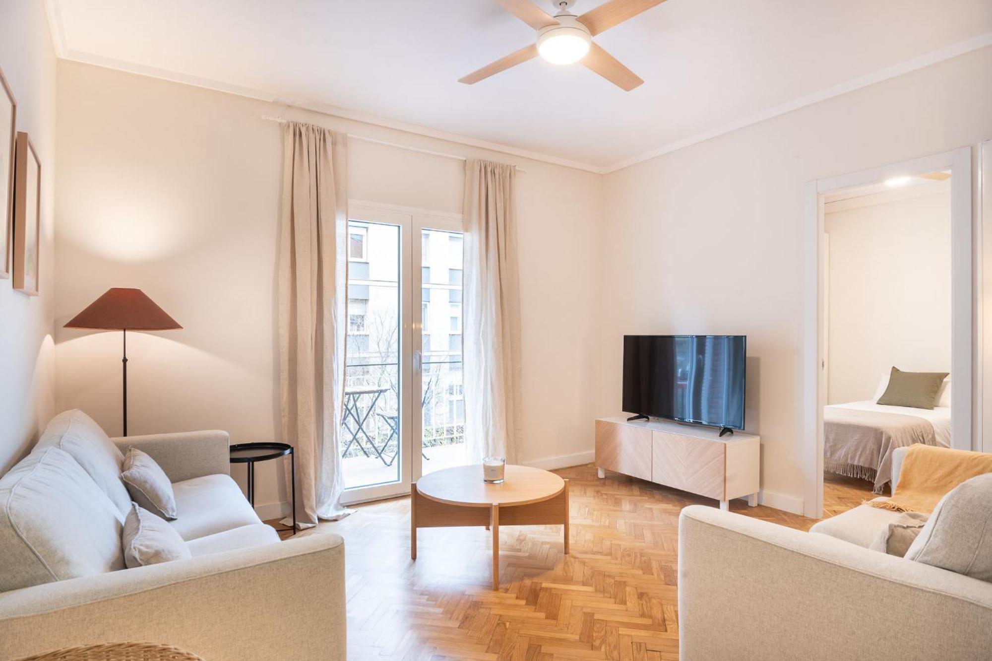 Warmth And Comfort In The Sought-after Eixample Barcelona